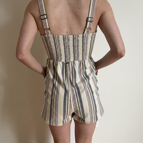 One piece - Picture 2 of 2